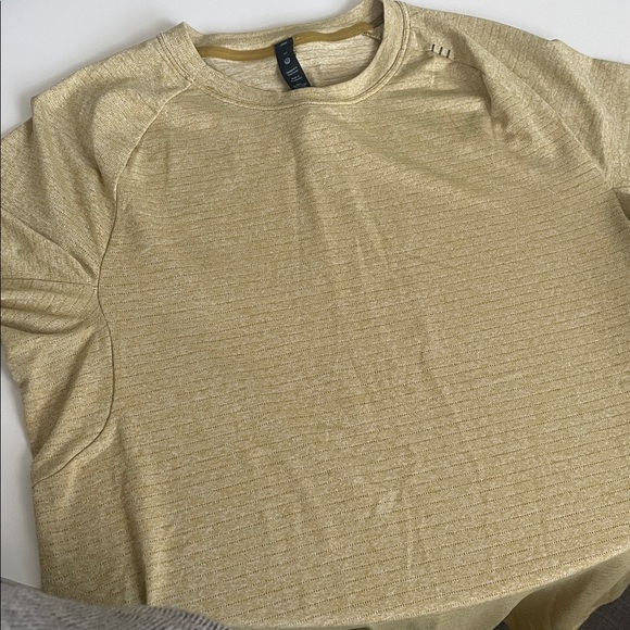 Lululemon Athletica Men's Medium Yellow Lime T-Shirt - Picture 6 of 7